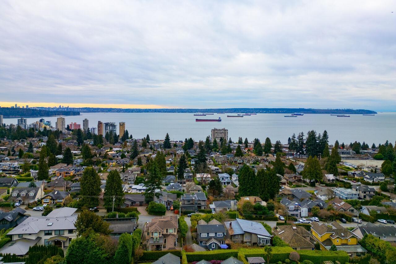 mls:R3116324 Property Address: 2338 OTTAWA AVENUE, West Vancouver BC V7V 2S9