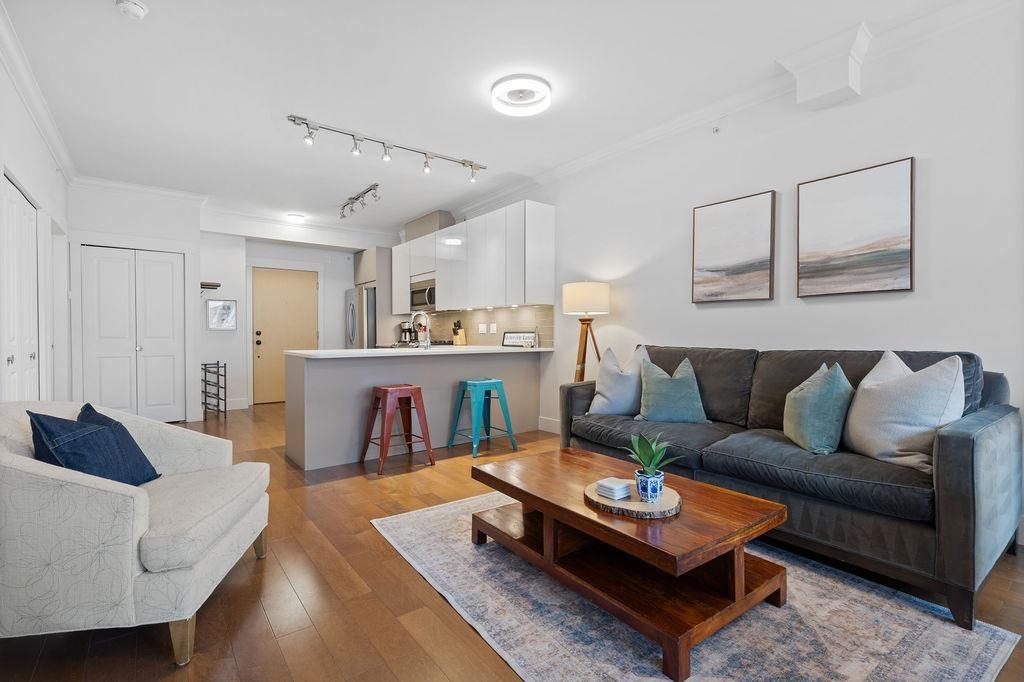 mls:R3116680 Property Address: 403 857 W 15TH STREET, North Vancouver BC V7P 1M5