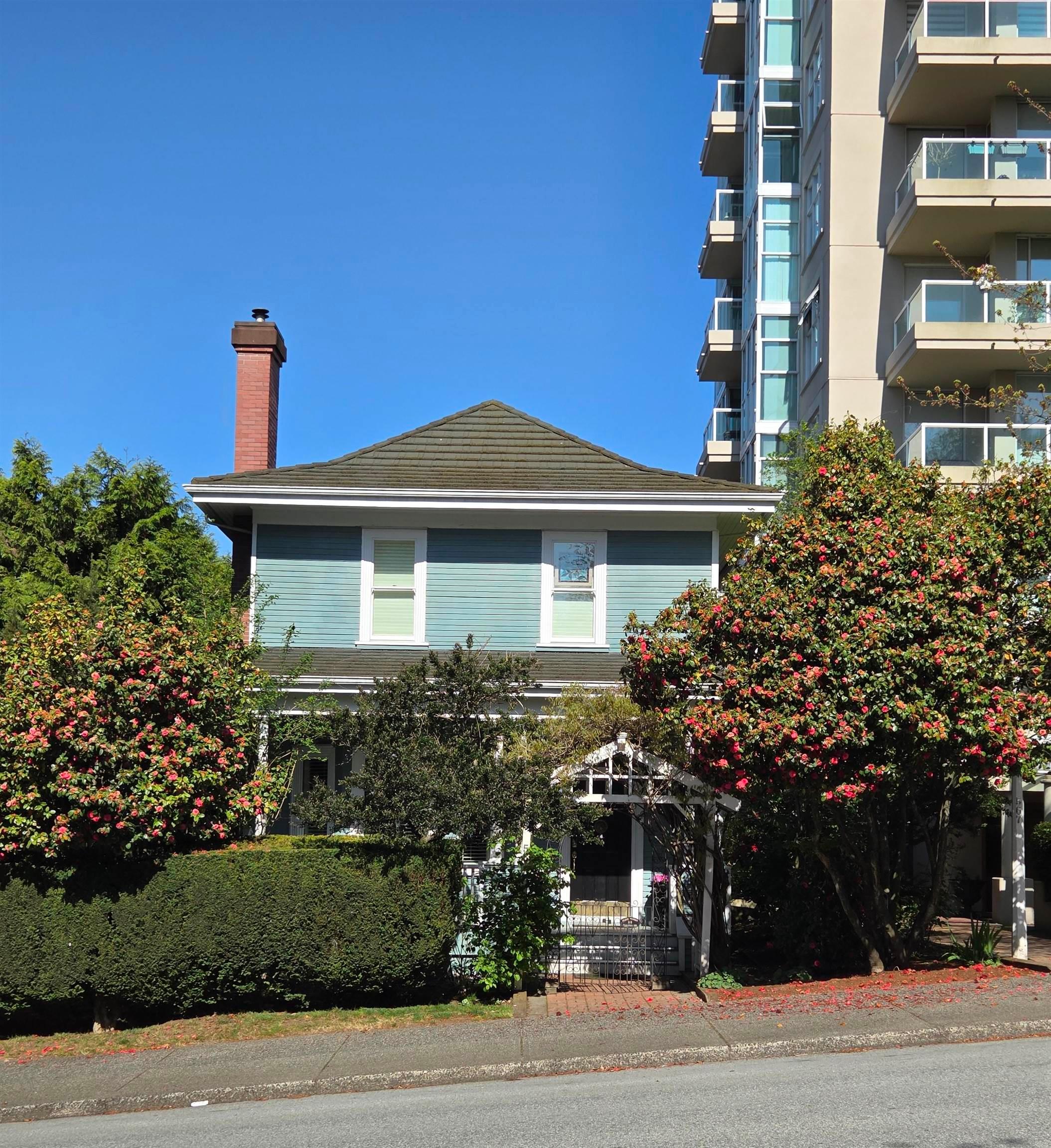 mls:R3117614 Property Address: 557 LONSDALE AVENUE, North Vancouver BC V7M 2G6