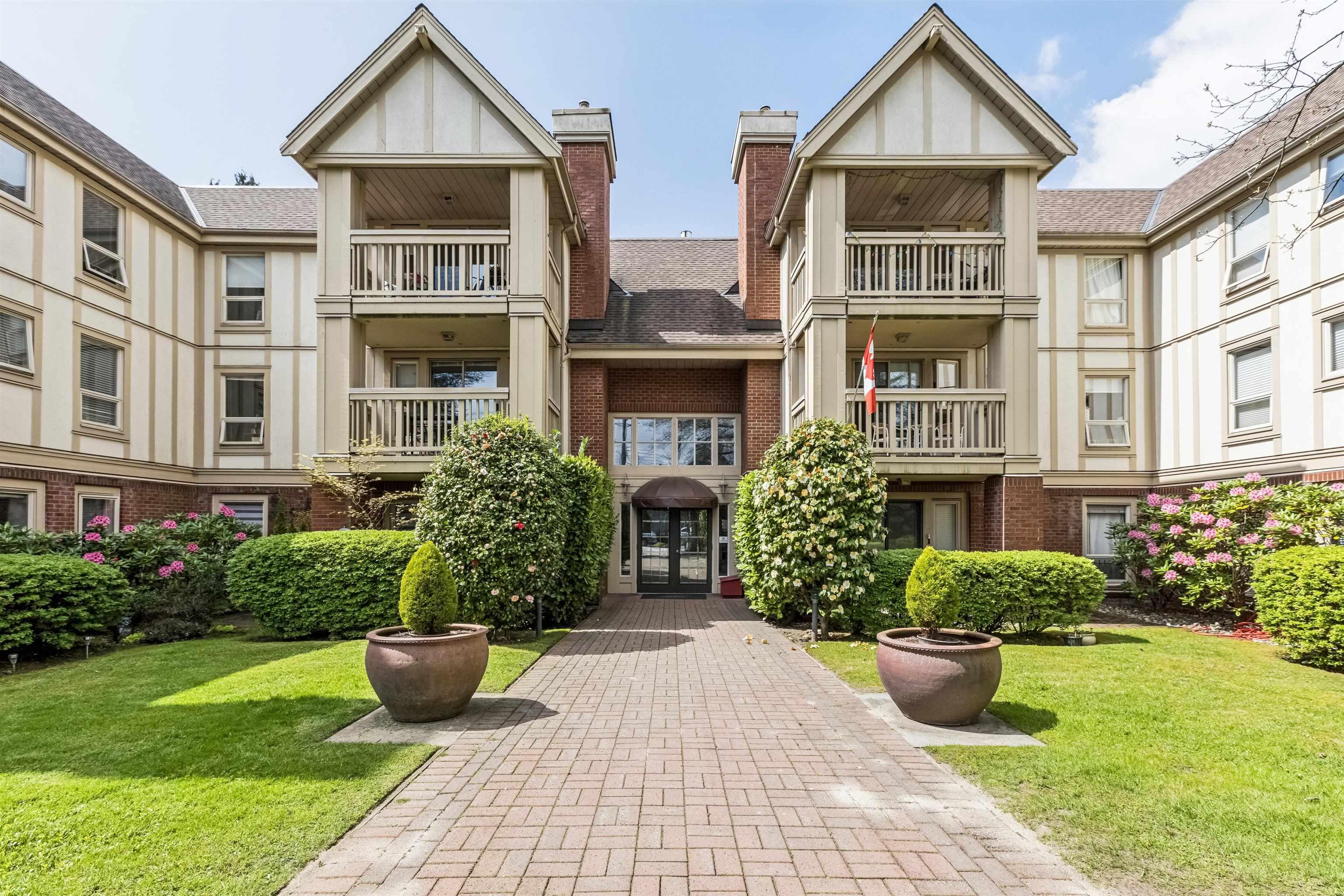 mls:R3118348 Property Address: 105 843 22ND STREET, West Vancouver BC V7V 4C1