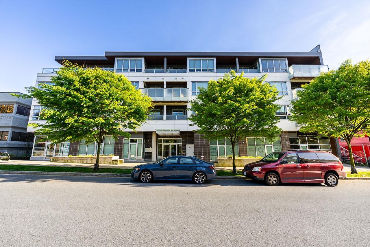 mls:R3119308 Property Address: 204 711 W 14TH STREET, North Vancouver BC V7M 3E8
