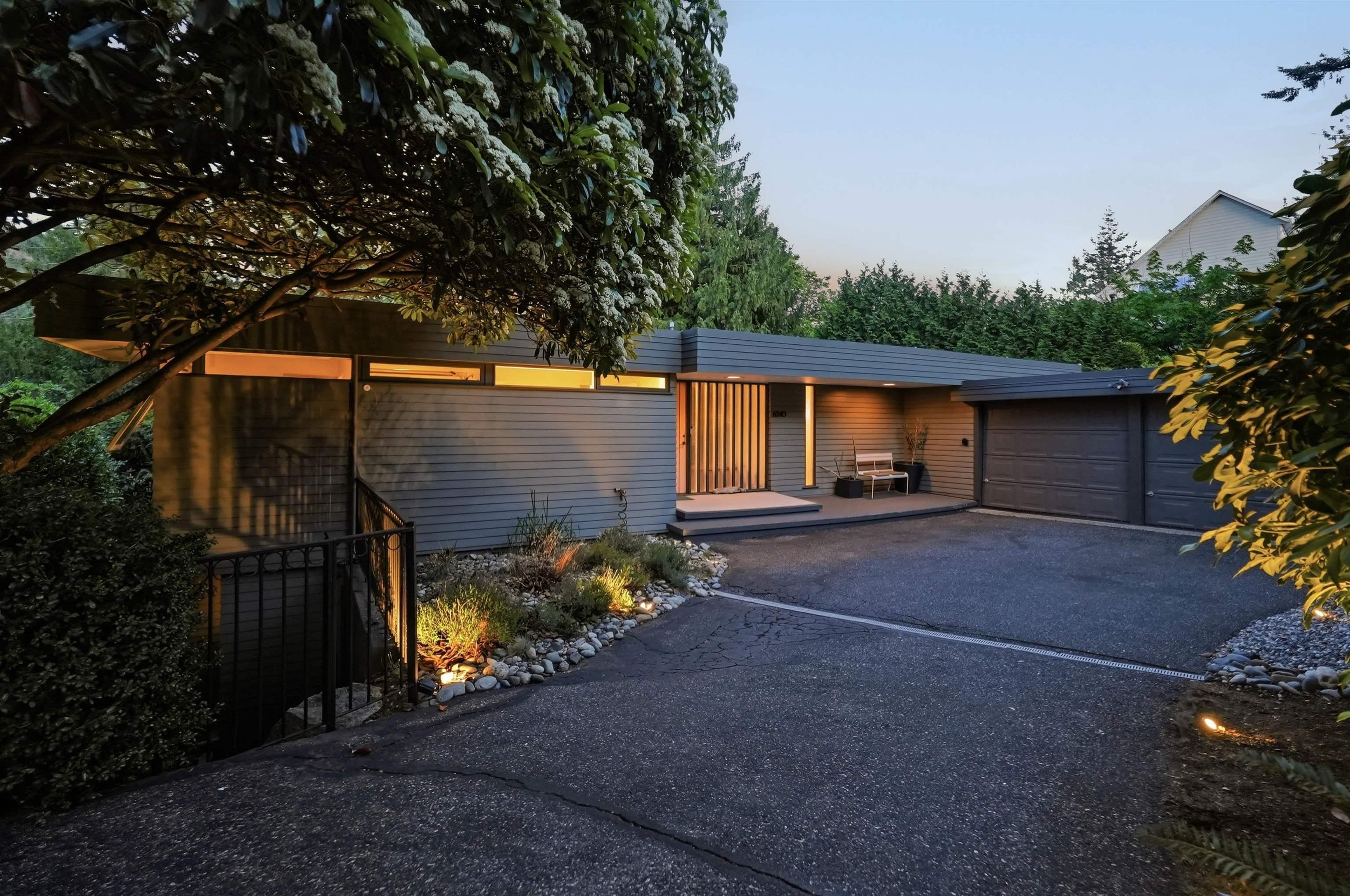 mls:R3119361 Property Address: 6240 SUMMIT AVENUE, West Vancouver BC V7W 1Y2