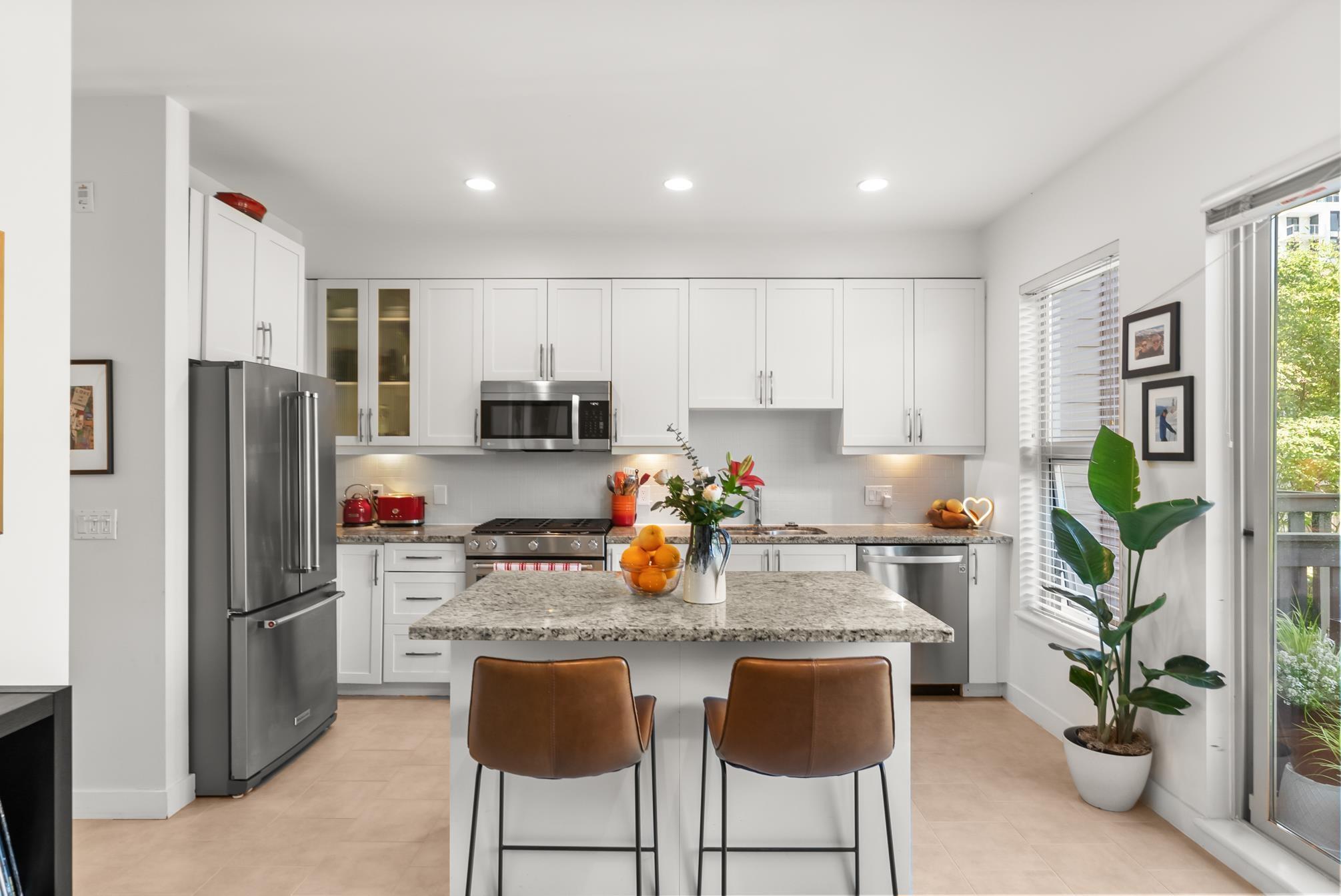mls:R3121477 Property Address: 3 307 E 15TH STREET, North Vancouver BC V7L 2R6