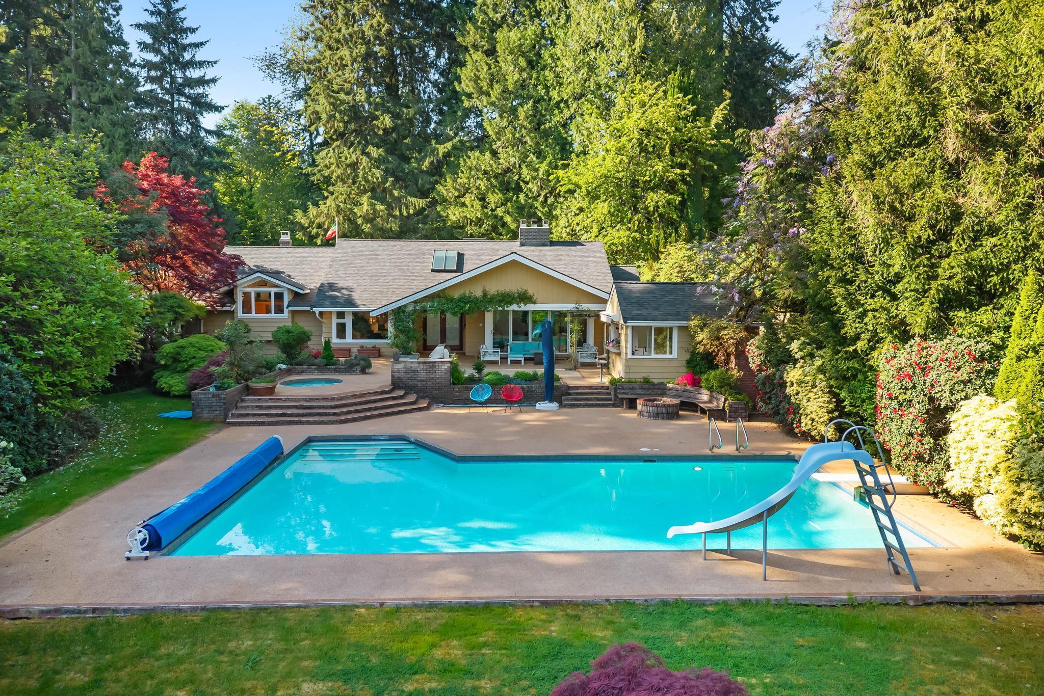 mls:R3121780 Property Address: 537 EASTCOT ROAD, West Vancouver BC V7S 1E5