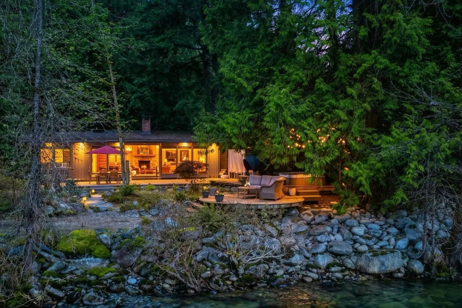 mls:R3122121 Property Address: 808 SEYMOUR BOULEVARD, North Vancouver BC V7J 2J6