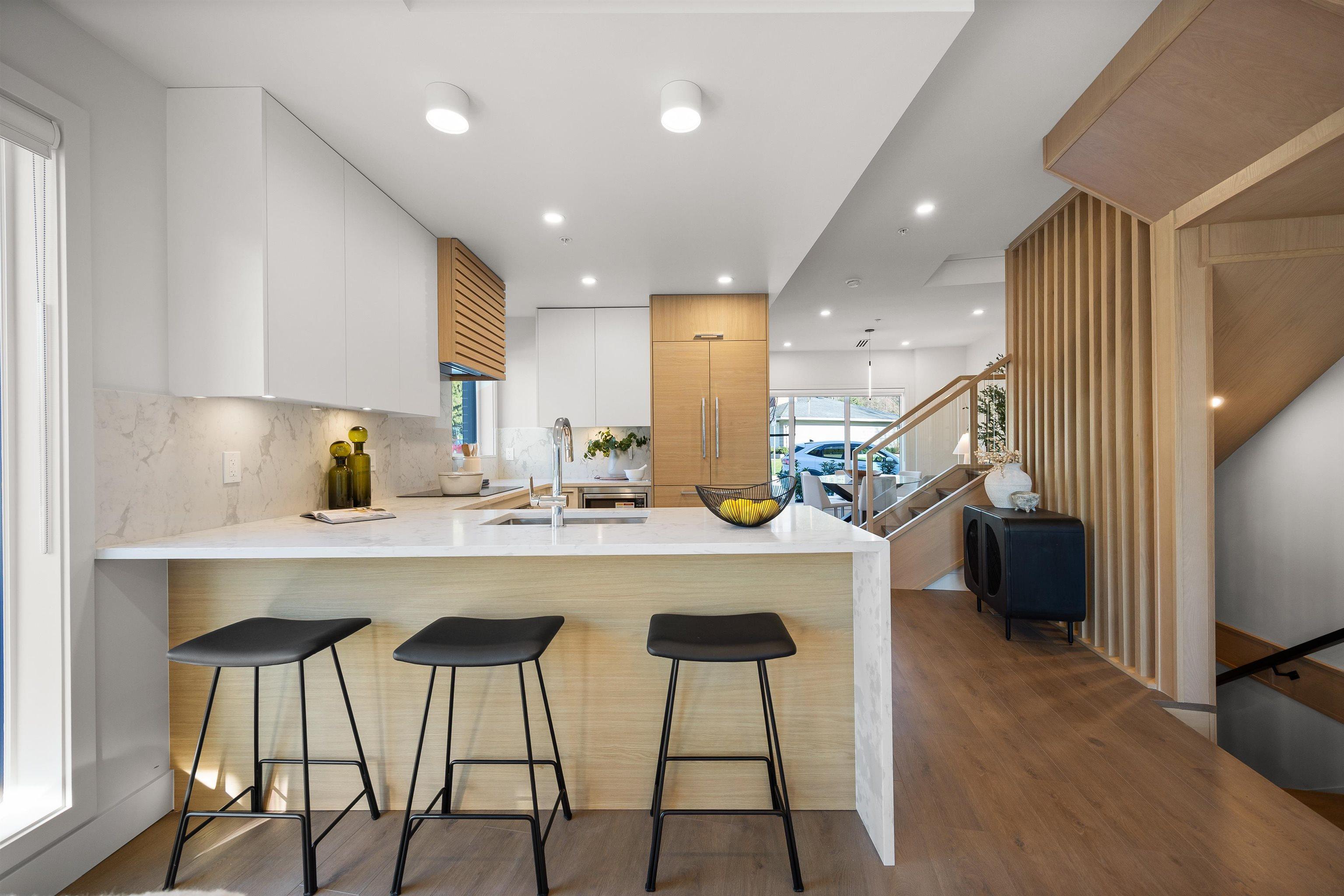 mls:R3123333 Property Address: 3218 HIGHLAND BOULEVARD, North Vancouver BC V7R 2V9