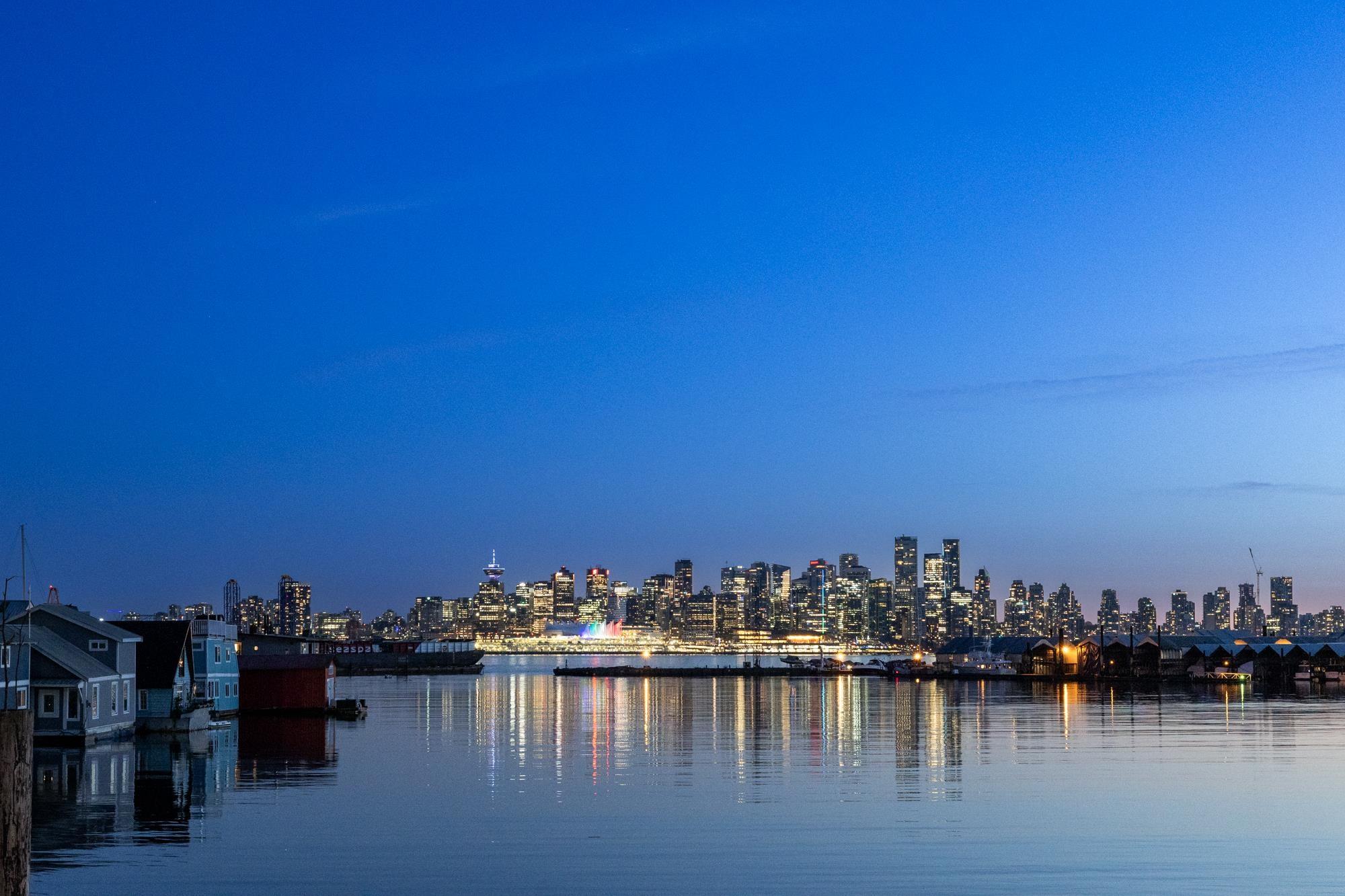 mls:R3123910 Property Address: FRSL17 415 W ESPLANADE AVENUE, North Vancouver BC V7M 1A6