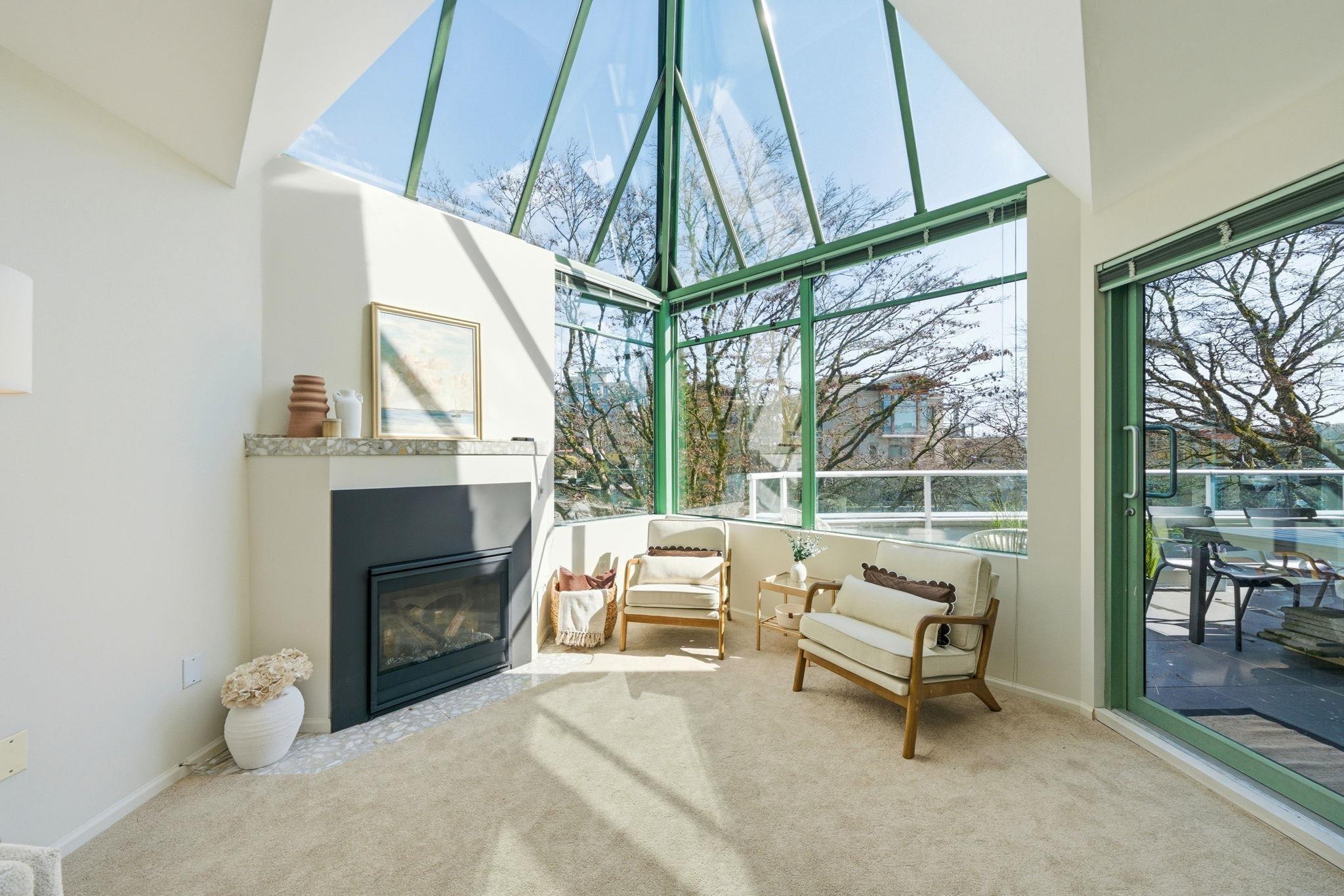 mls:R3123953 Property Address: 205 565 17TH STREET, West Vancouver BC V7V 3S9