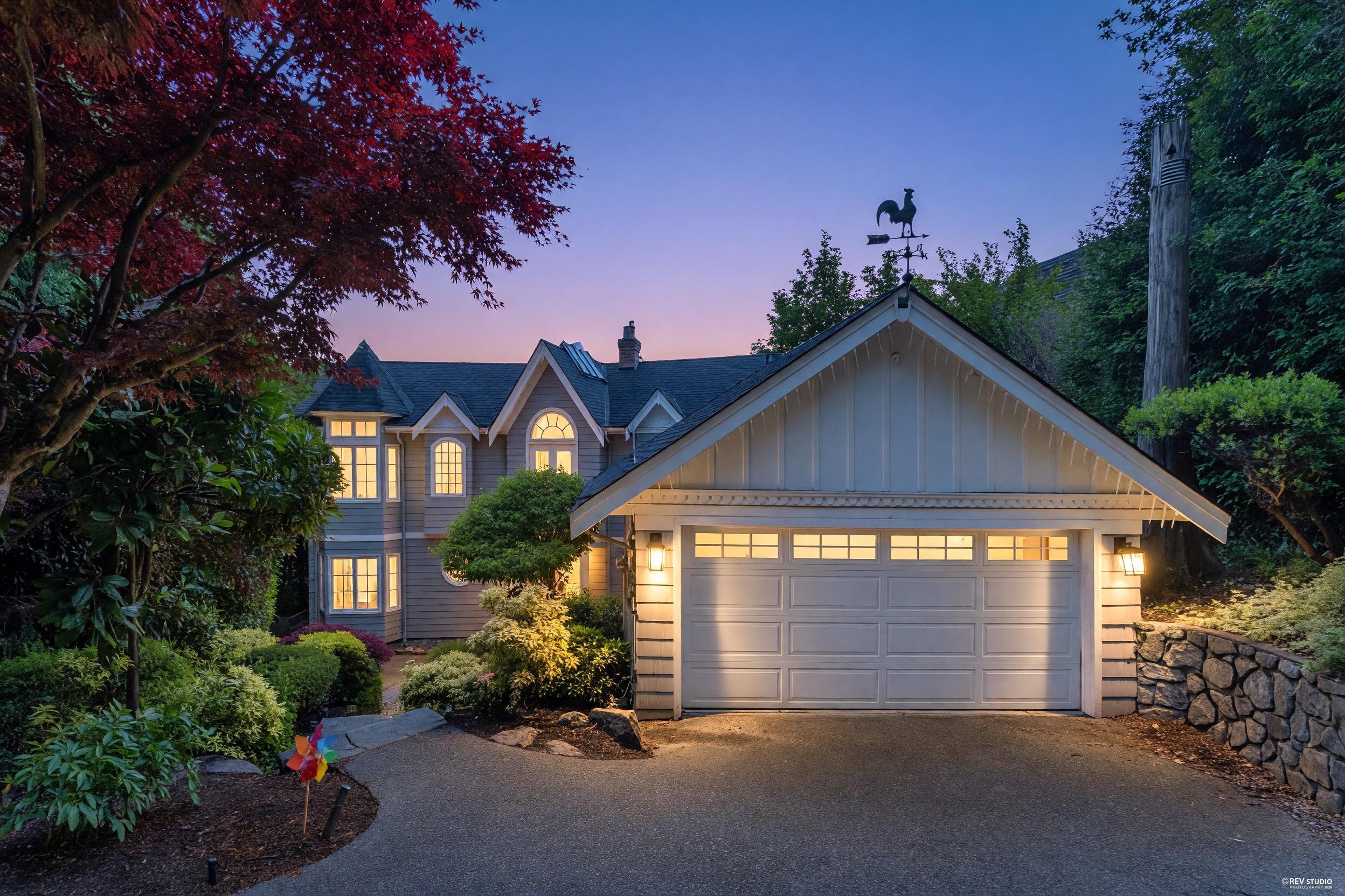 mls:R3124673 Property Address: 880 YOUNETTE DRIVE, West Vancouver BC V7T 1S9