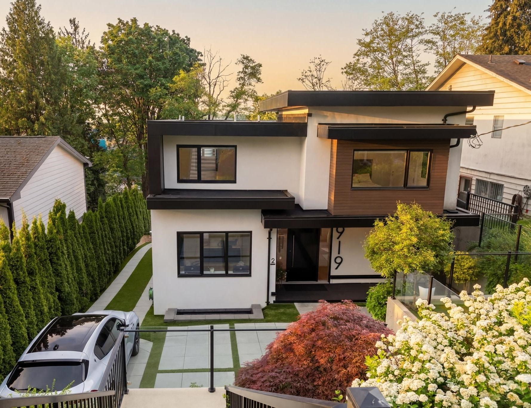 mls:R3124893 Property Address: 919 E 4TH STREET, North Vancouver BC V7L 1K3