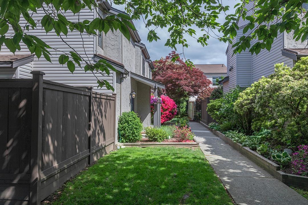mls:R3124987 Property Address: 21 230 W 14TH STREET, North Vancouver BC V7M 1P3