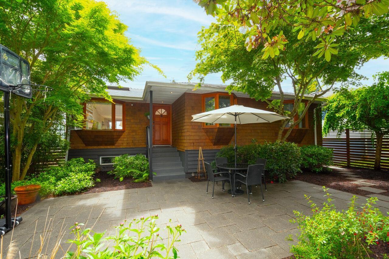 mls:R3127719 Property Address: 1185 CLOVERLEY STREET, North Vancouver BC V7L 1N7