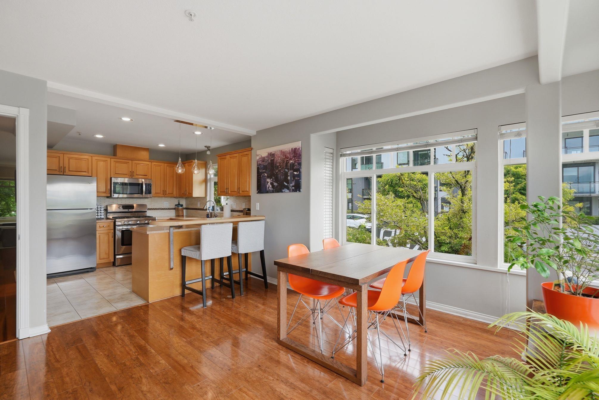 mls:R3129561 Property Address: 203 W 6TH STREET, North Vancouver BC V7M 1K7