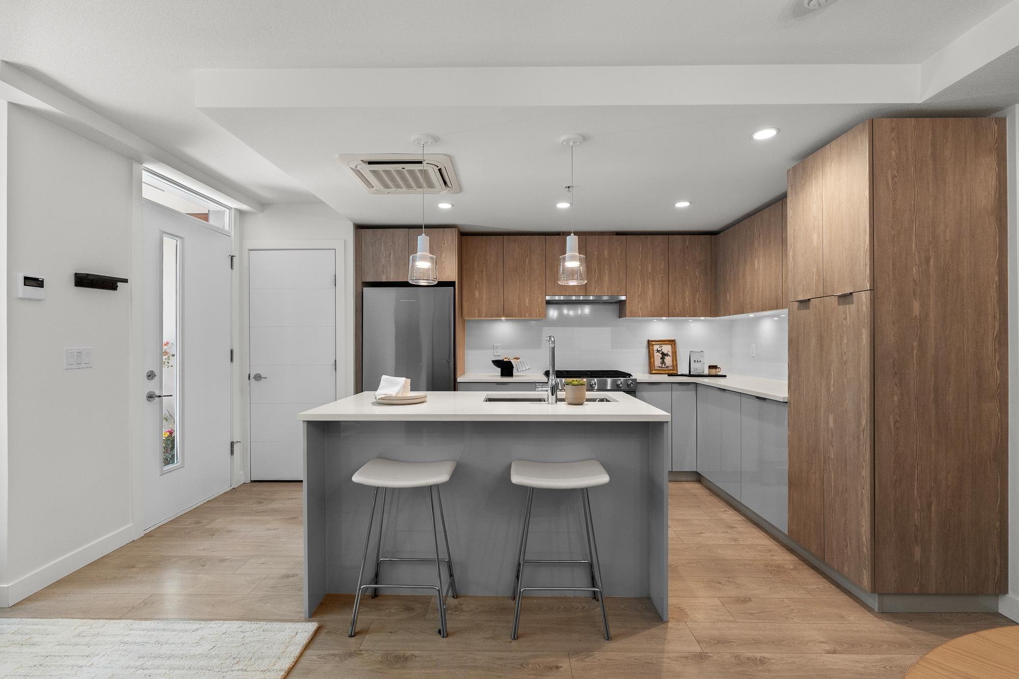 mls:R3129669 Property Address: TH3 108 E 8TH STREET, North Vancouver BC V7L 1Y9
