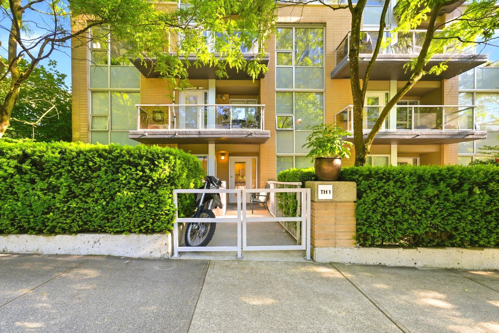 mls:R3130955 Property Address: TH1 1288 CHESTERFIELD AVENUE, North Vancouver BC V7M 0B1