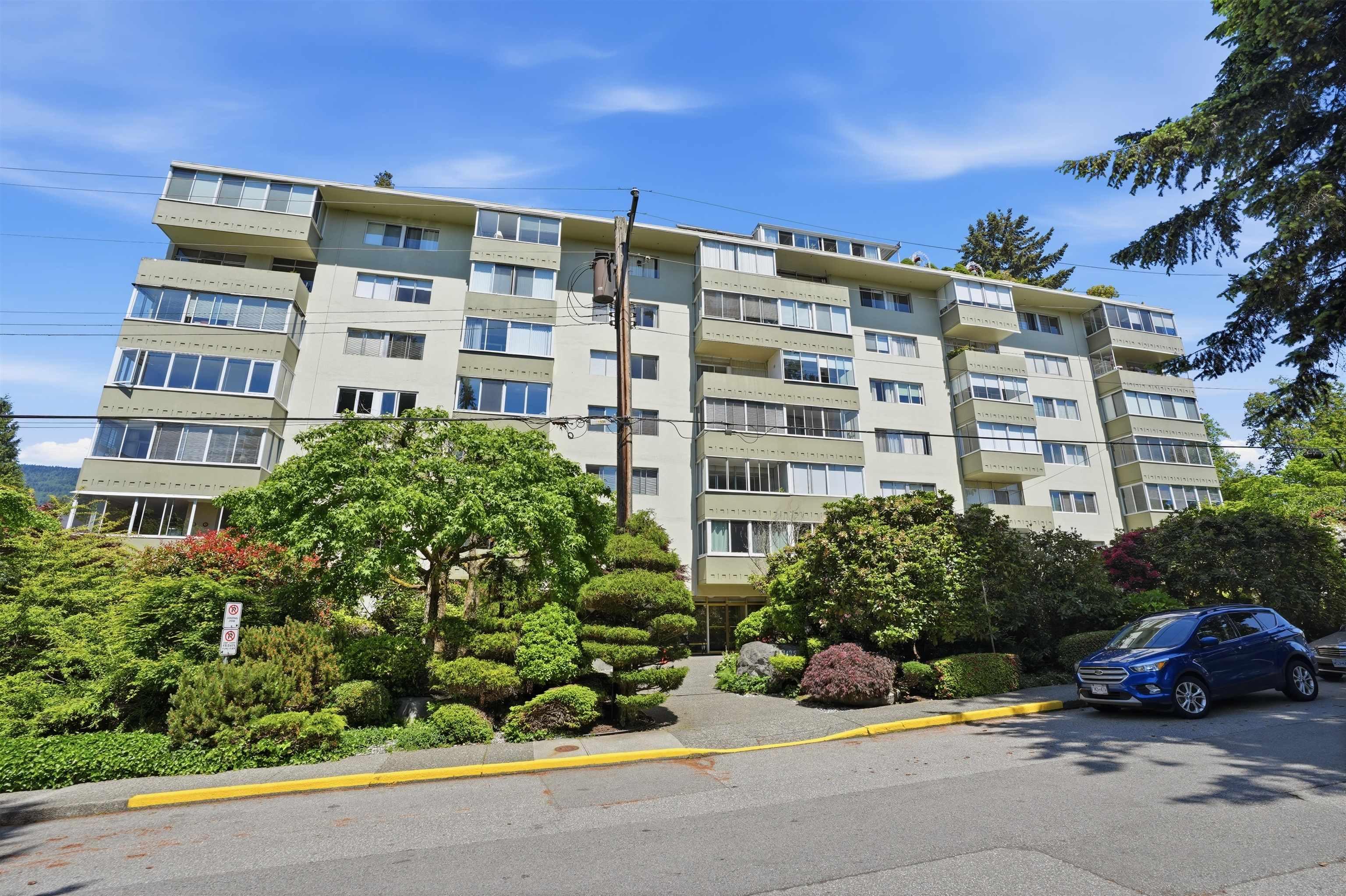 mls:R3131763 Property Address: 215 1425 ESQUIMALT AVENUE, West Vancouver BC V7T 1L1