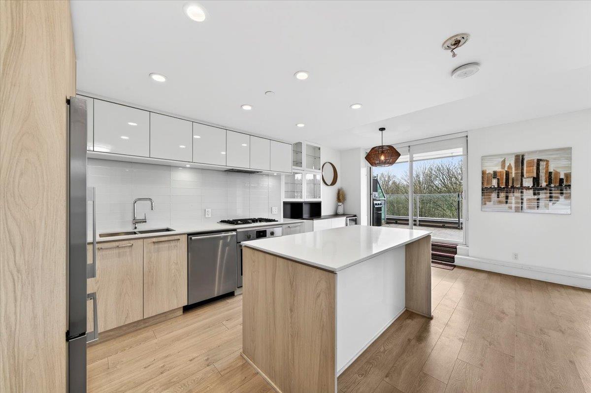 mls:R3132413 Property Address: 610 680 SEYLYNN CRESCENT, North Vancouver BC V7J 0B5