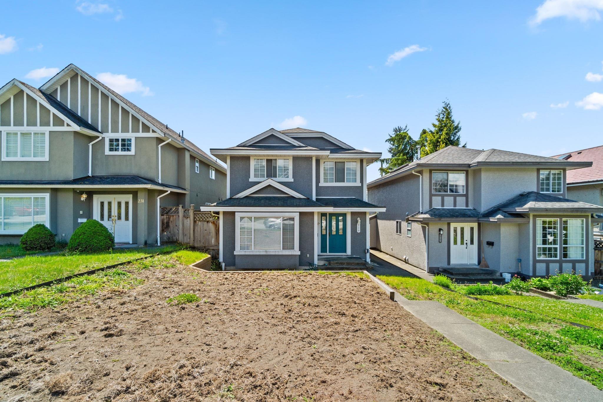 mls:R3133586 Property Address: 229 E 20TH STREET, North Vancouver BC V7L 3A6