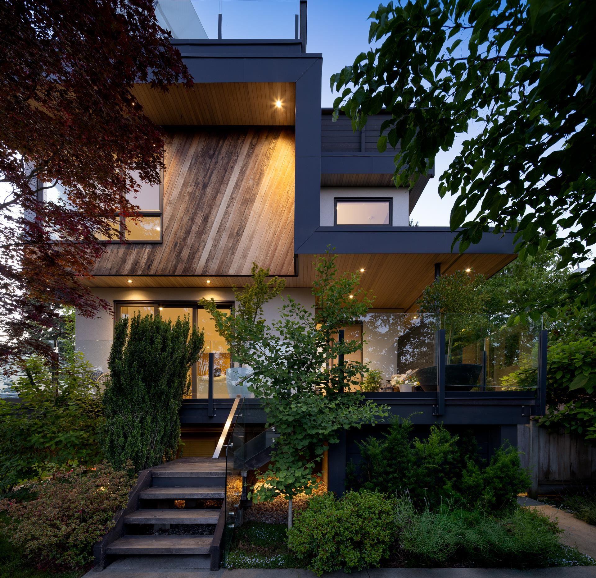 mls:R3138075 Property Address: 452 E 4TH STREET, North Vancouver BC V7L 1J5