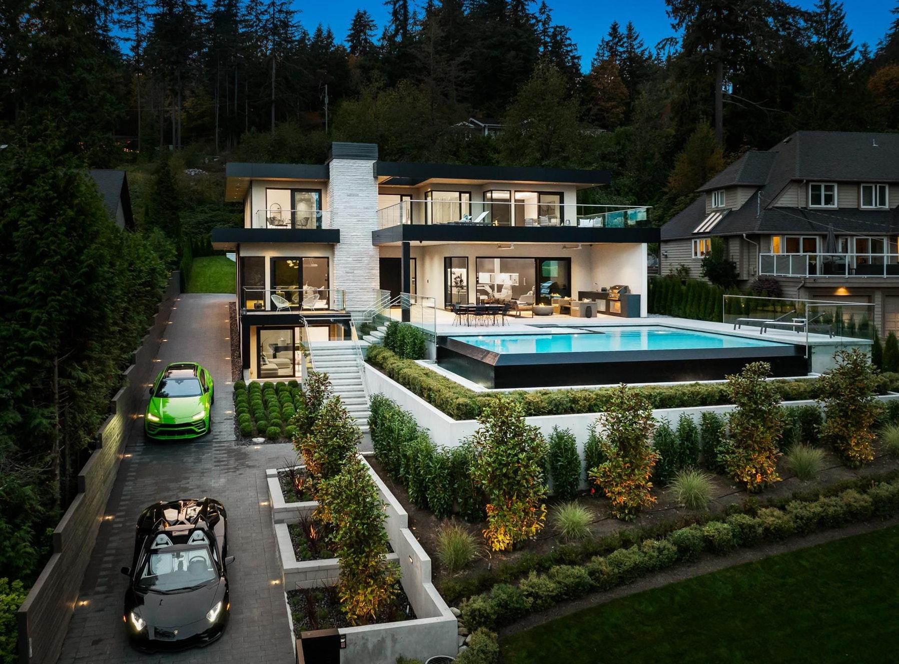 mls:R3138676 Property Address: 449 HILLCREST STREET, West Vancouver BC V7V 2L8