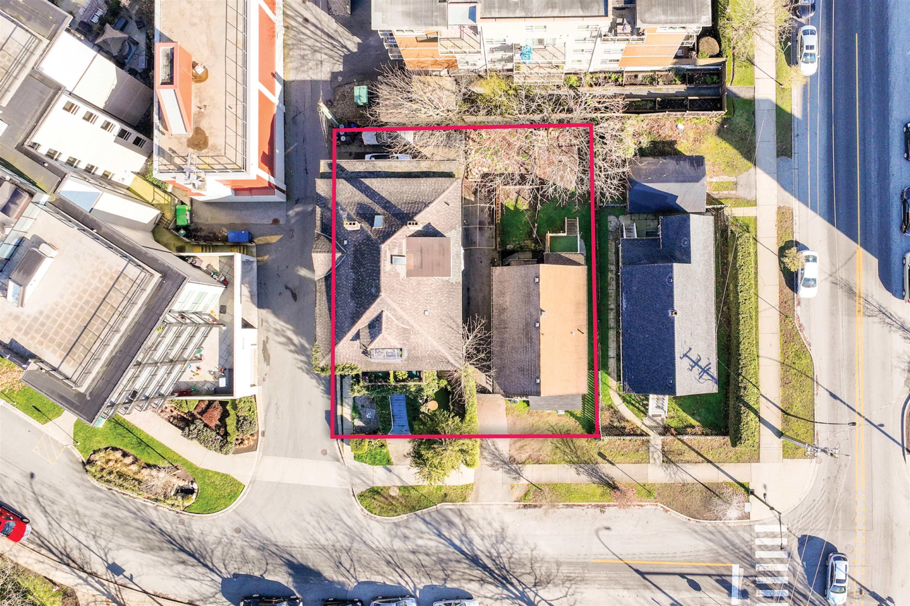 mls:R3139414 Property Address: 160 164 E 10TH STREET, North Vancouver BC V7L 2C8