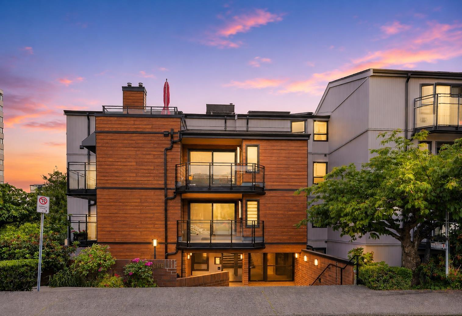 mls:R3140927 Property Address: 206 1340 DUCHESS AVENUE, West Vancouver BC V7T 1H6