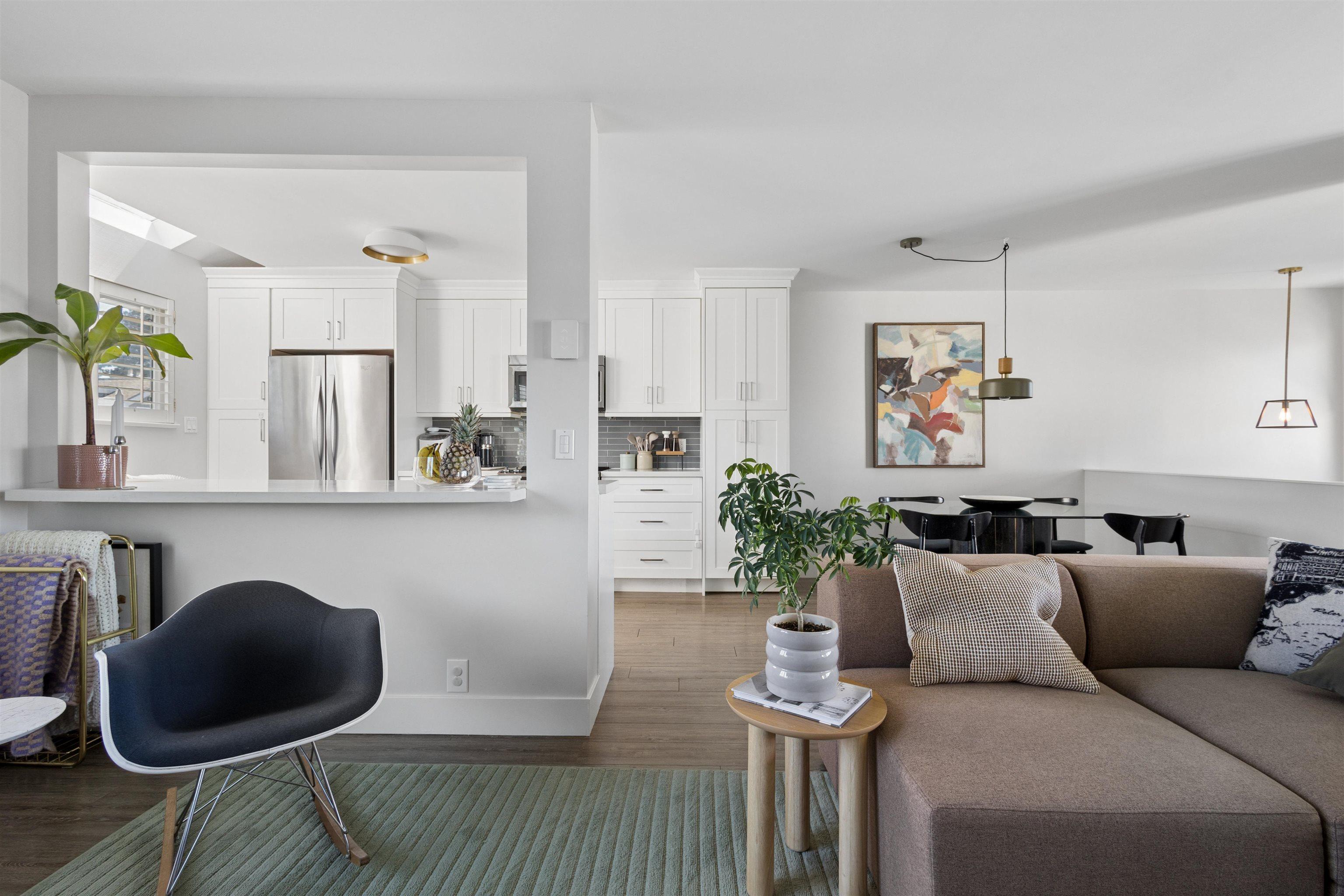 mls:R3140966 Property Address: 3 270 E 3RD STREET, North Vancouver BC V7L 1E7