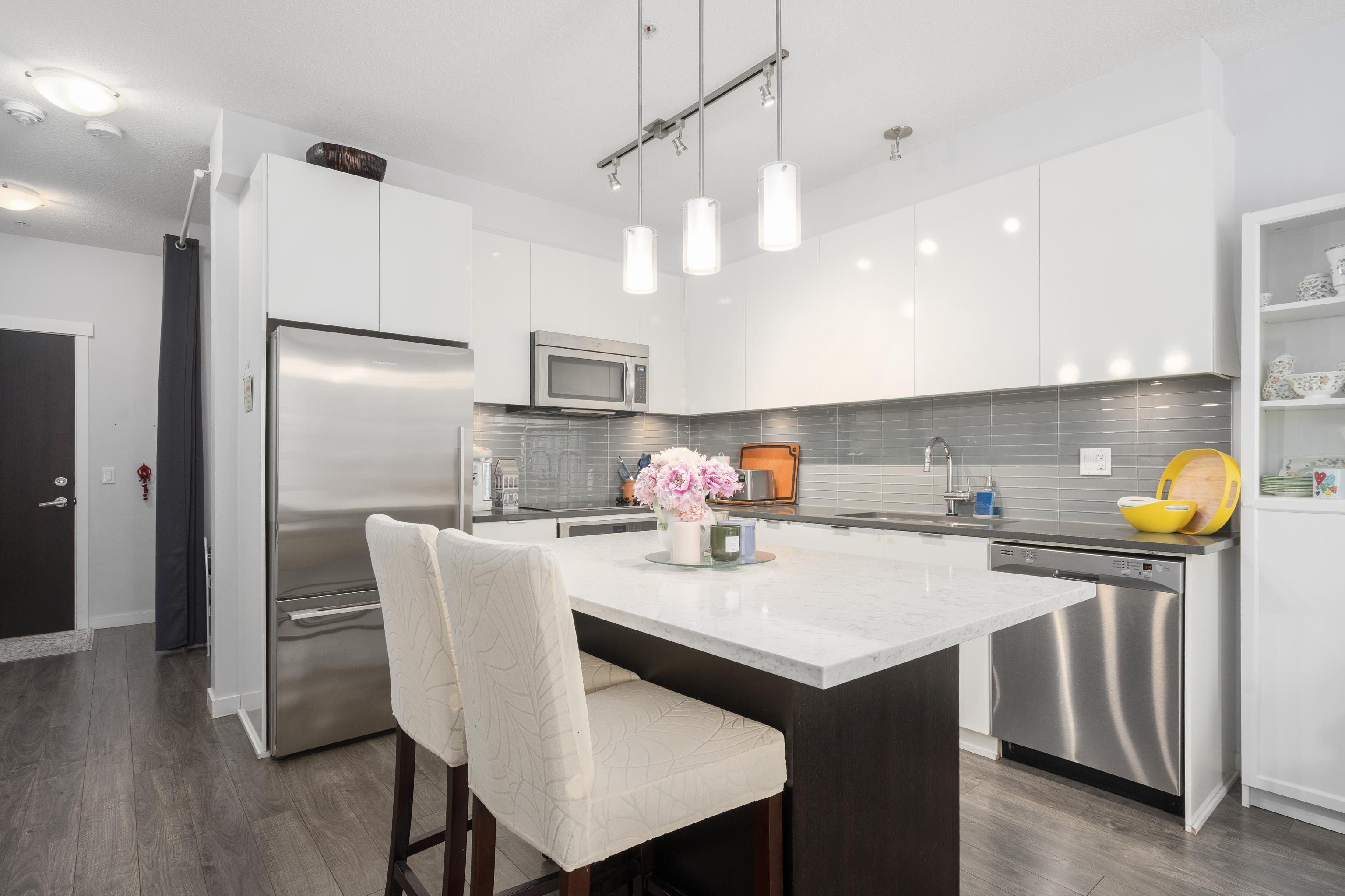 mls:R3141790 Property Address: 417 2665 MOUNTAIN HIGHWAY, North Vancouver BC V7J 0A8