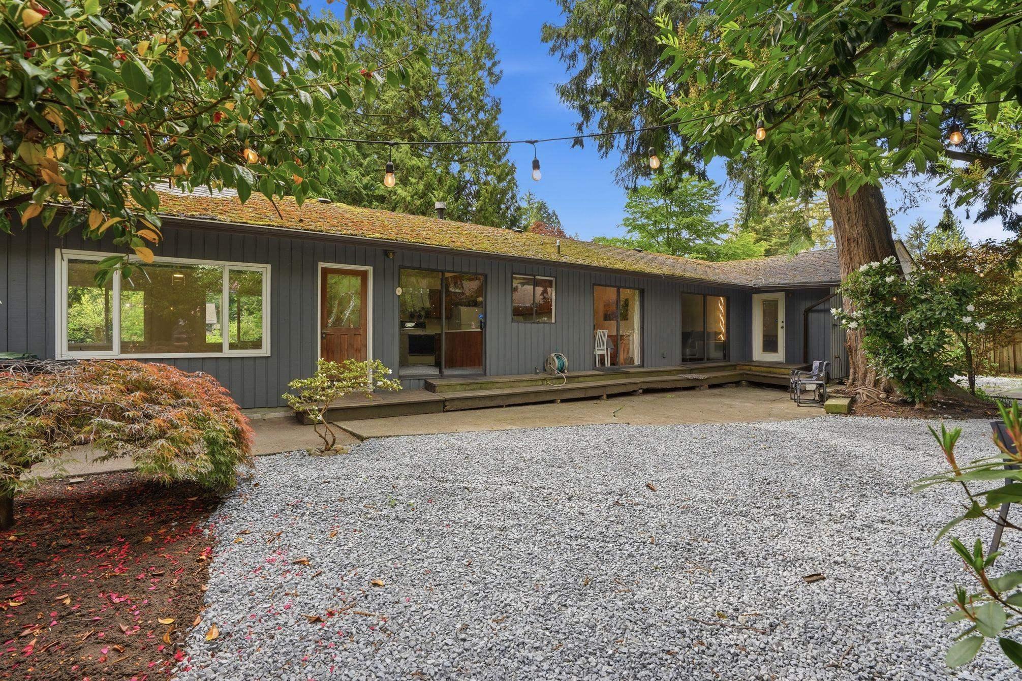 mls:R3146029 Property Address: 909 SEYMOUR BOULEVARD, North Vancouver BC V7J 2J7