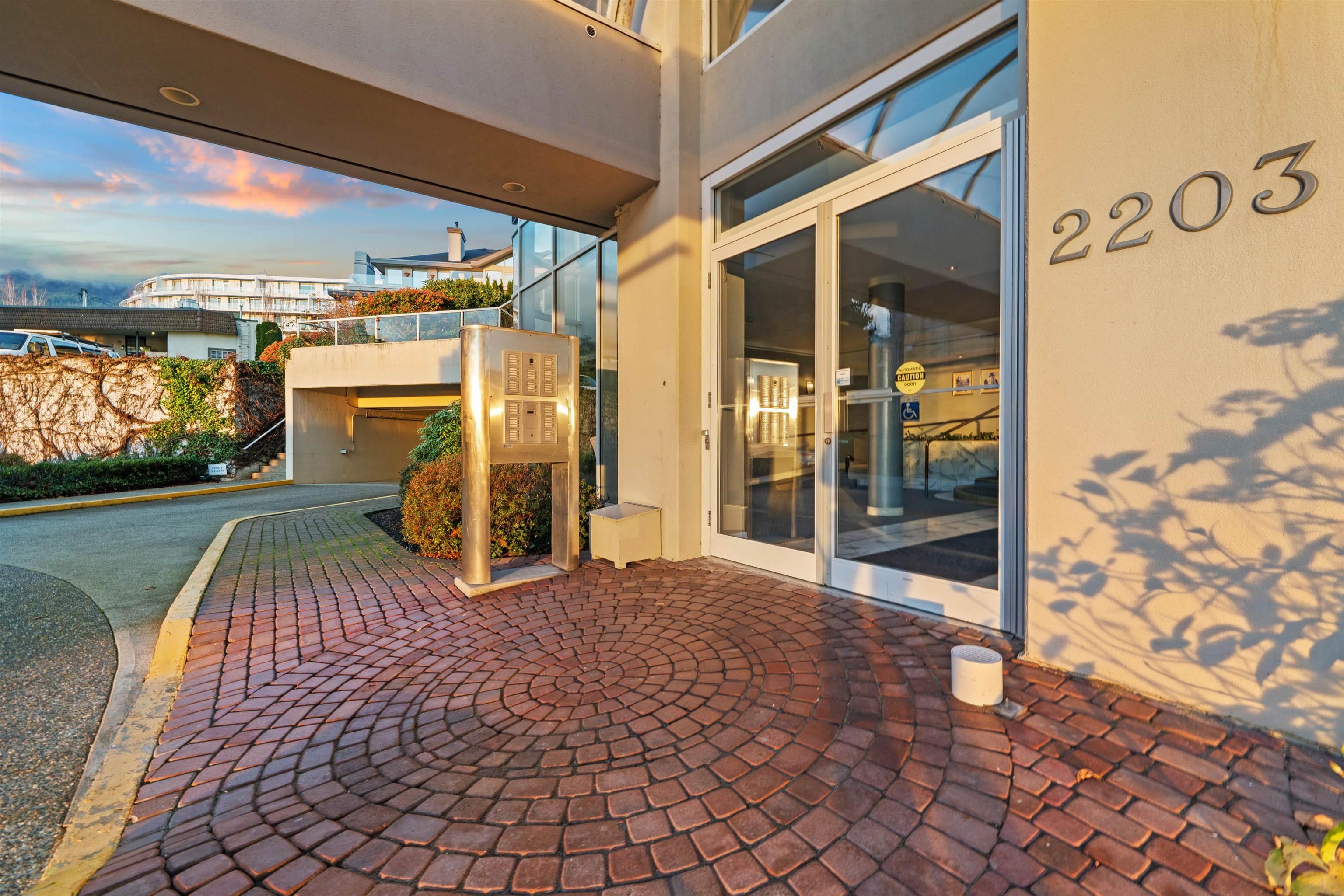 mls:R3146768 Property Address: 201 2203 BELLEVUE AVENUE, West Vancouver BC V7V 4V7