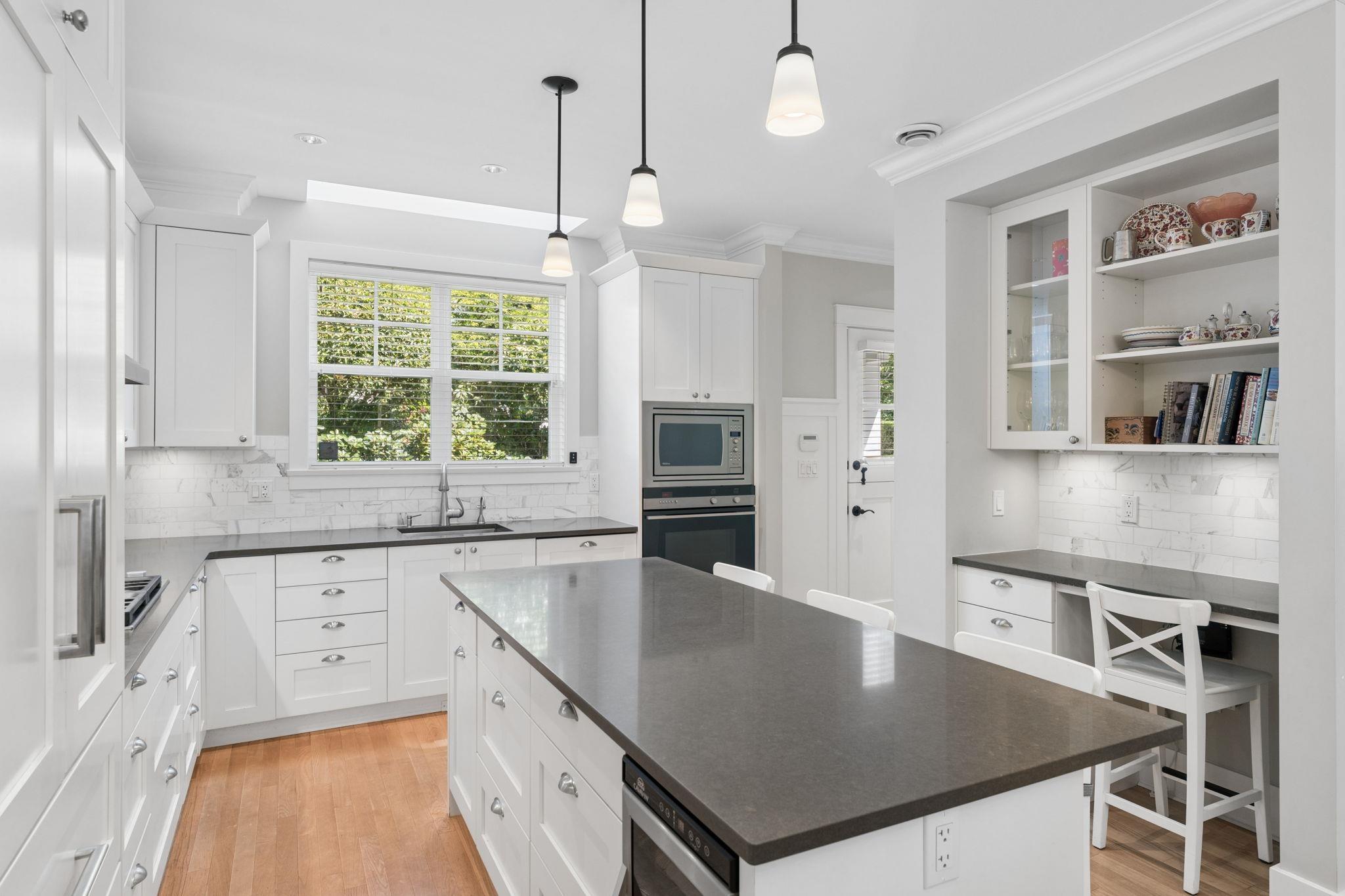 mls:R3146859 Property Address: 2071 ESQUIMALT AVENUE, West Vancouver BC V7V 1S3