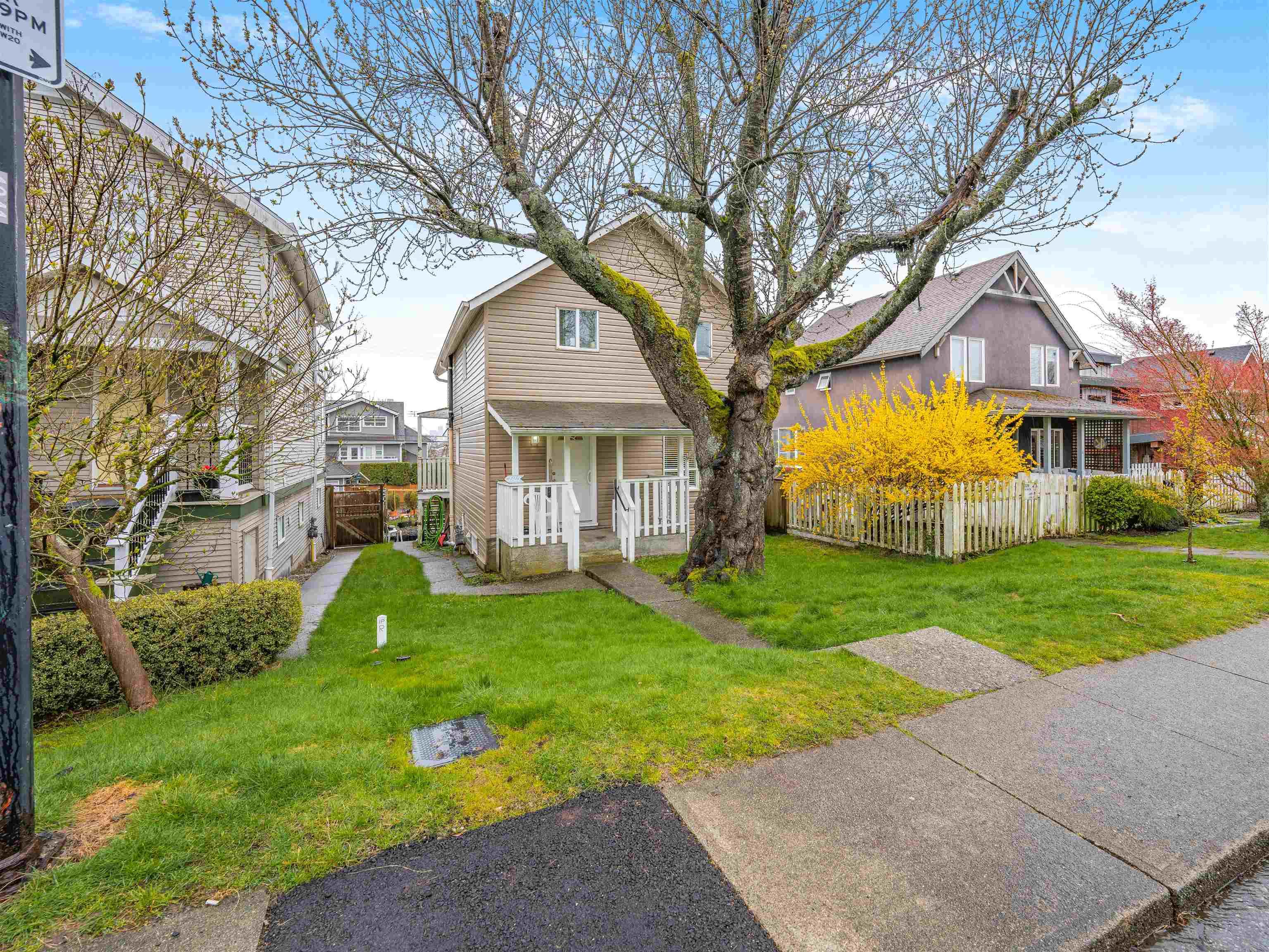 mls:R3147991 Property Address: 227 W 5TH STREET, North Vancouver BC V7M 1J9