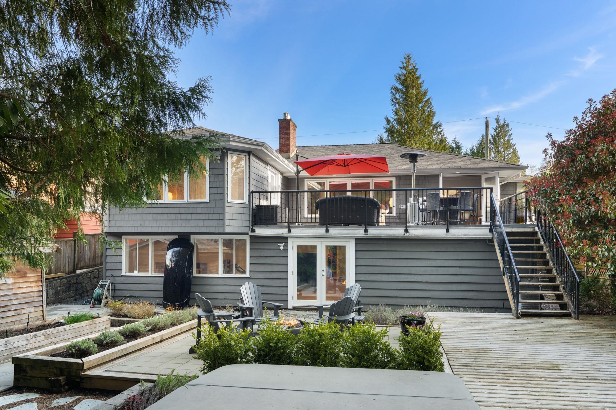 mls:R3148487 Property Address: 956 BELVISTA CRESCENT, North Vancouver BC V7R 2B4