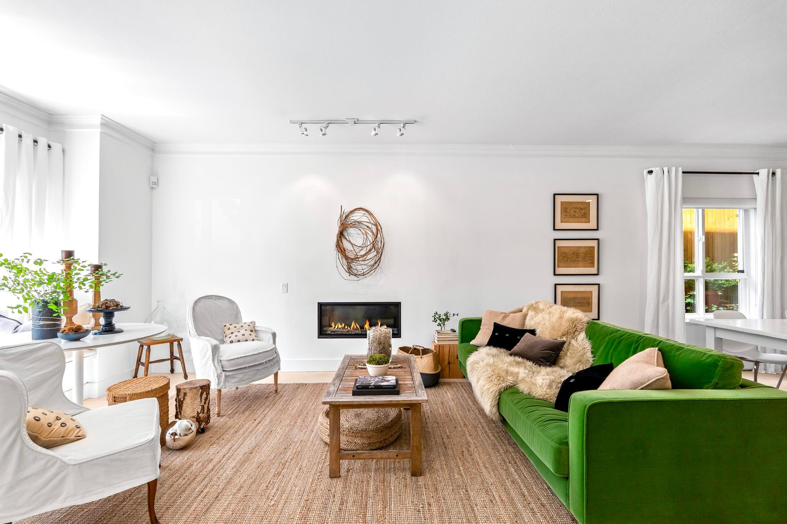 mls:R3149916 Property Address: 2 258 W 14TH STREET, North Vancouver BC V7M 1P3
