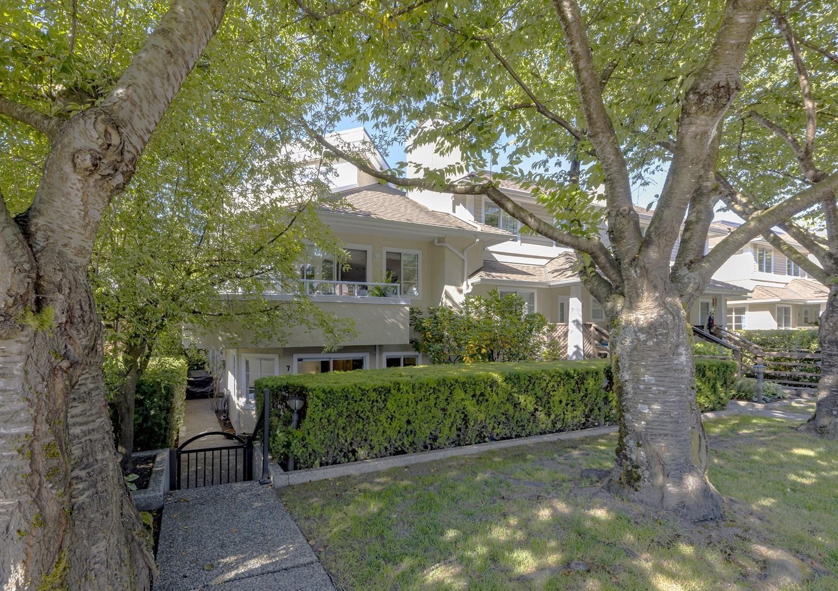 mls:R3151678 Property Address: 7 249 E 4TH STREET, North Vancouver BC V7L 1J1