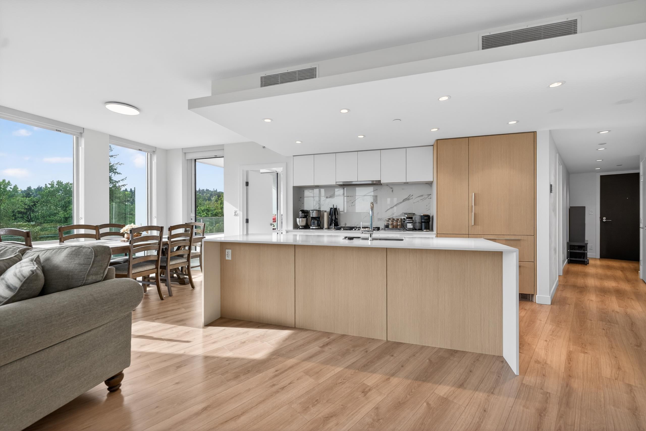 mls:R3152034 Property Address: 807 1500 FERN STREET, North Vancouver BC V7J 0E6