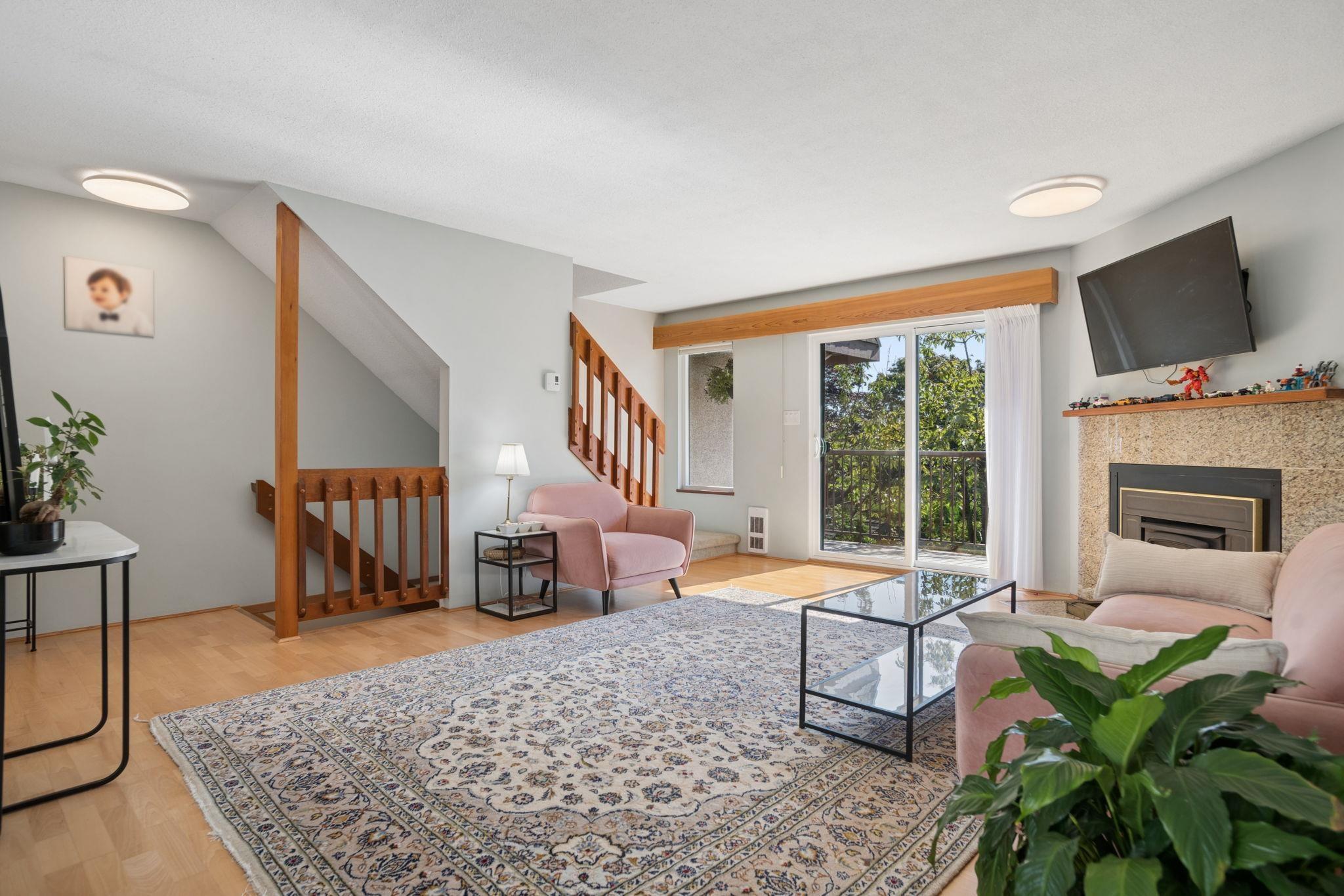 mls:R3152064 Property Address: 4 220 W 16TH STREET, North Vancouver BC V7M 1T6