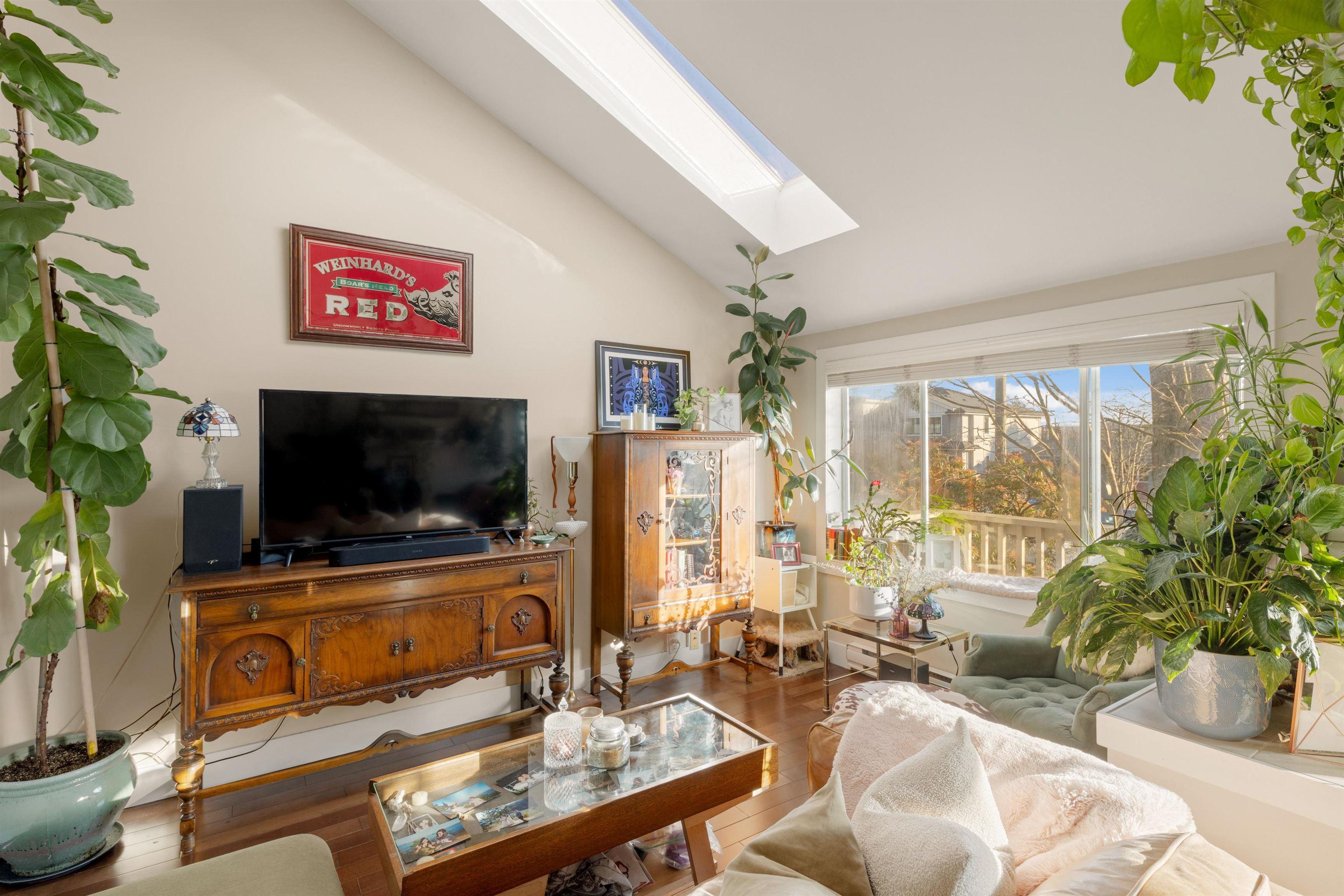 mls:R3152424 Property Address: 612 E 4TH STREET, North Vancouver BC V7L 1J8