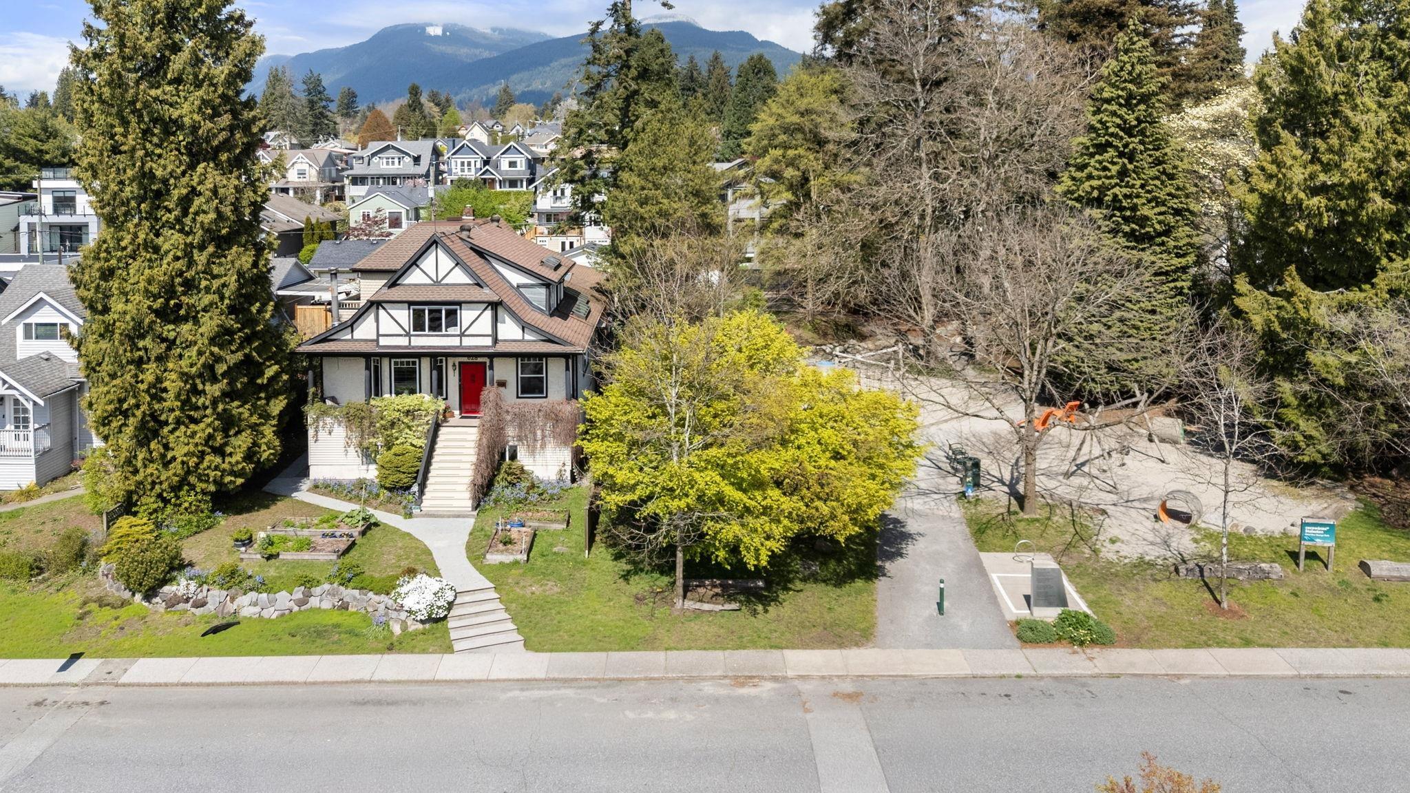 mls:R3152665 Property Address: 628 E 5TH STREET, North Vancouver BC V7L 1M7