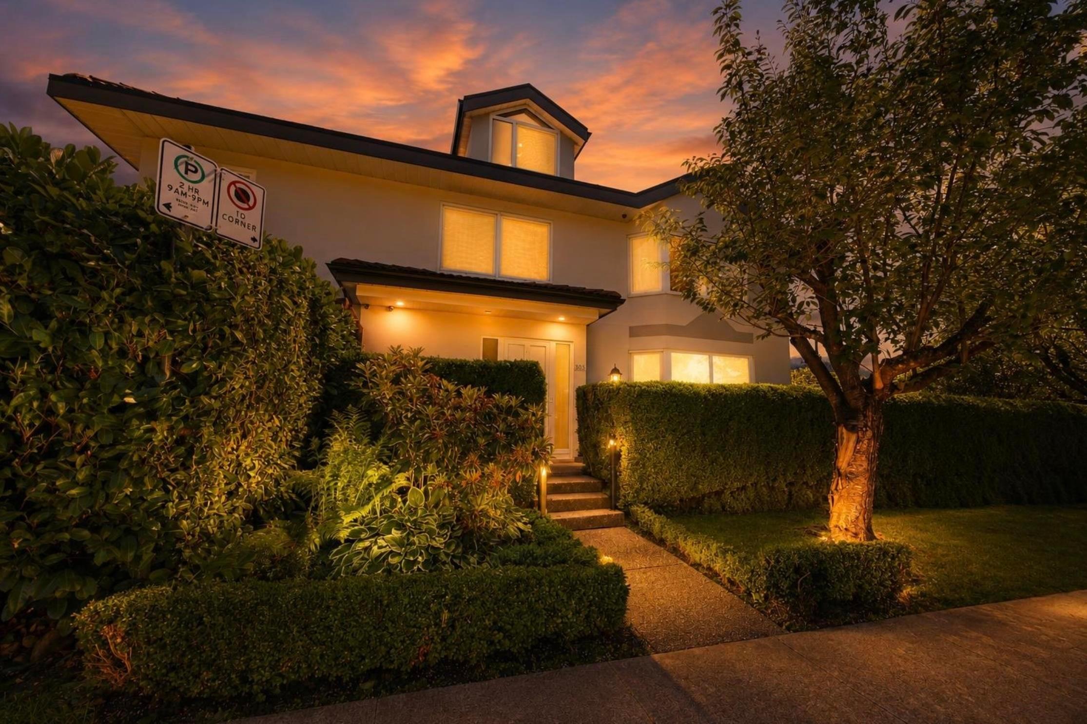 mls:R3152700 Property Address: 305 E 17TH STREET, North Vancouver BC V7L 2W1