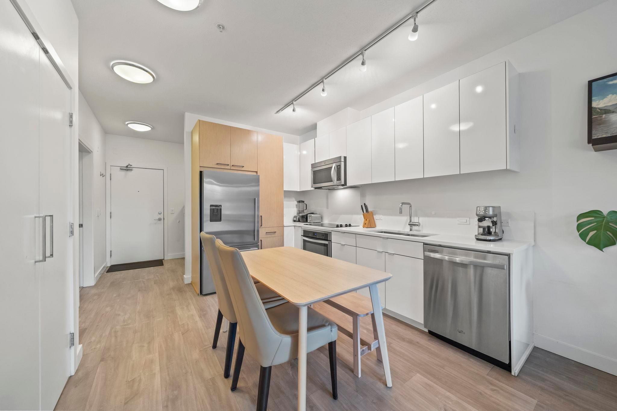 mls:R3155286 Property Address: 214 1621 HAMILTON AVENUE, North Vancouver BC V7P 0B6