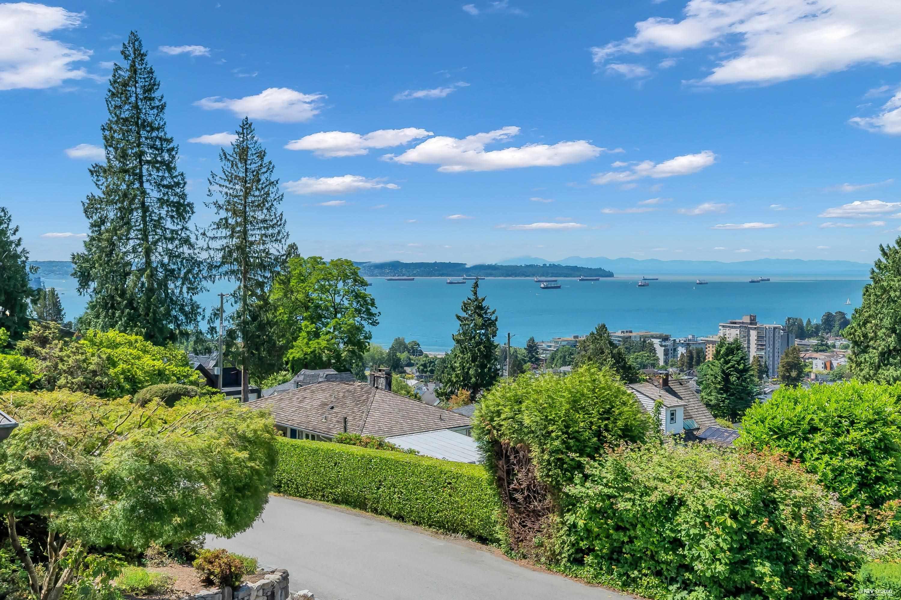 mls:R3155331 Property Address: 870 LEYLAND STREET, West Vancouver BC V7T 2L4