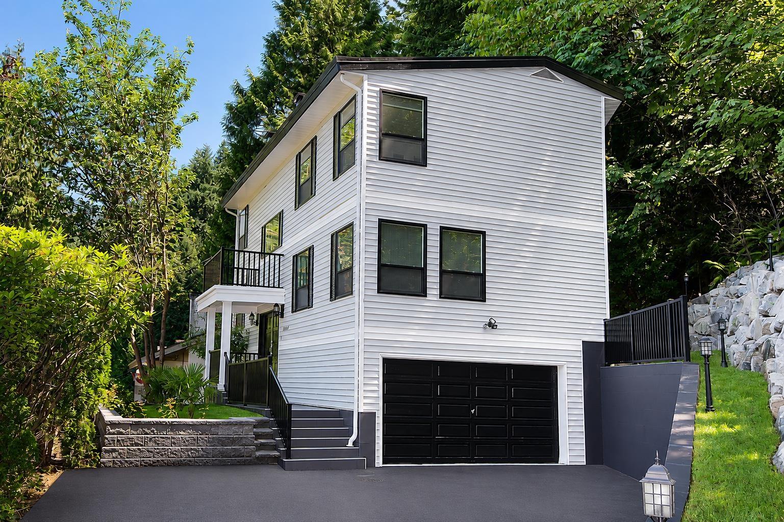 mls:R3156289 Property Address: 5530 GREENLEAF ROAD, West Vancouver BC V7W 1N6