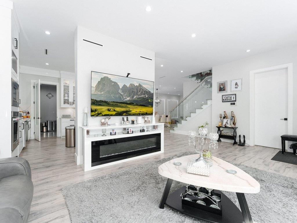 Listing Image for R2989681