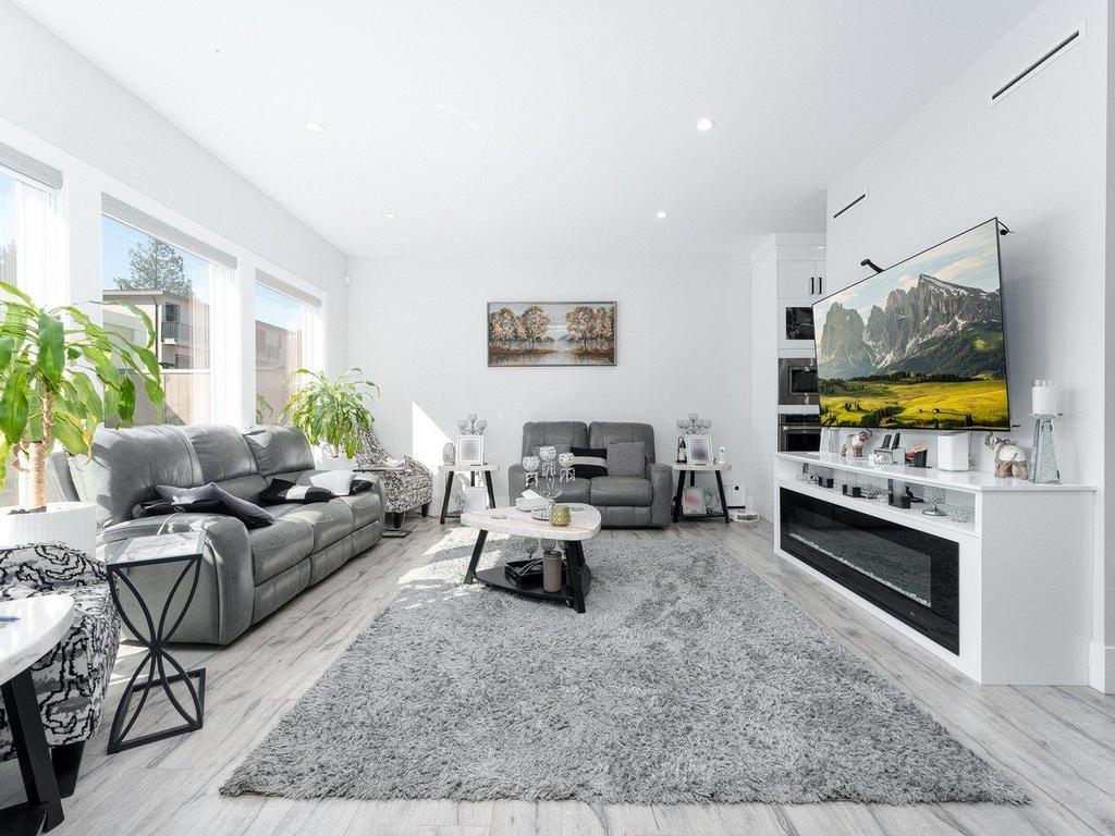 Listing Image for R2989681