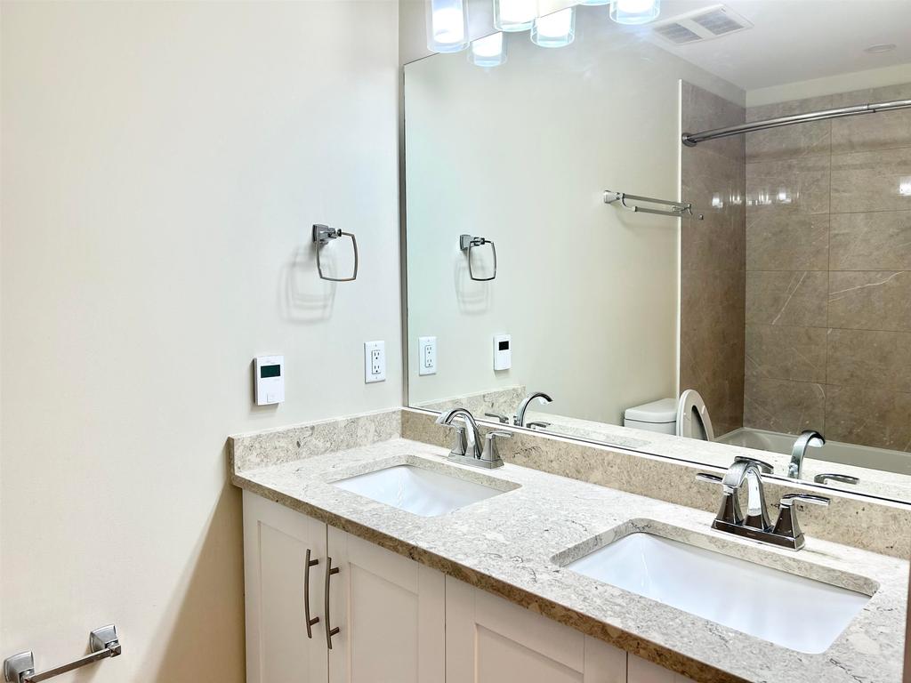 Listing Image for R3000770