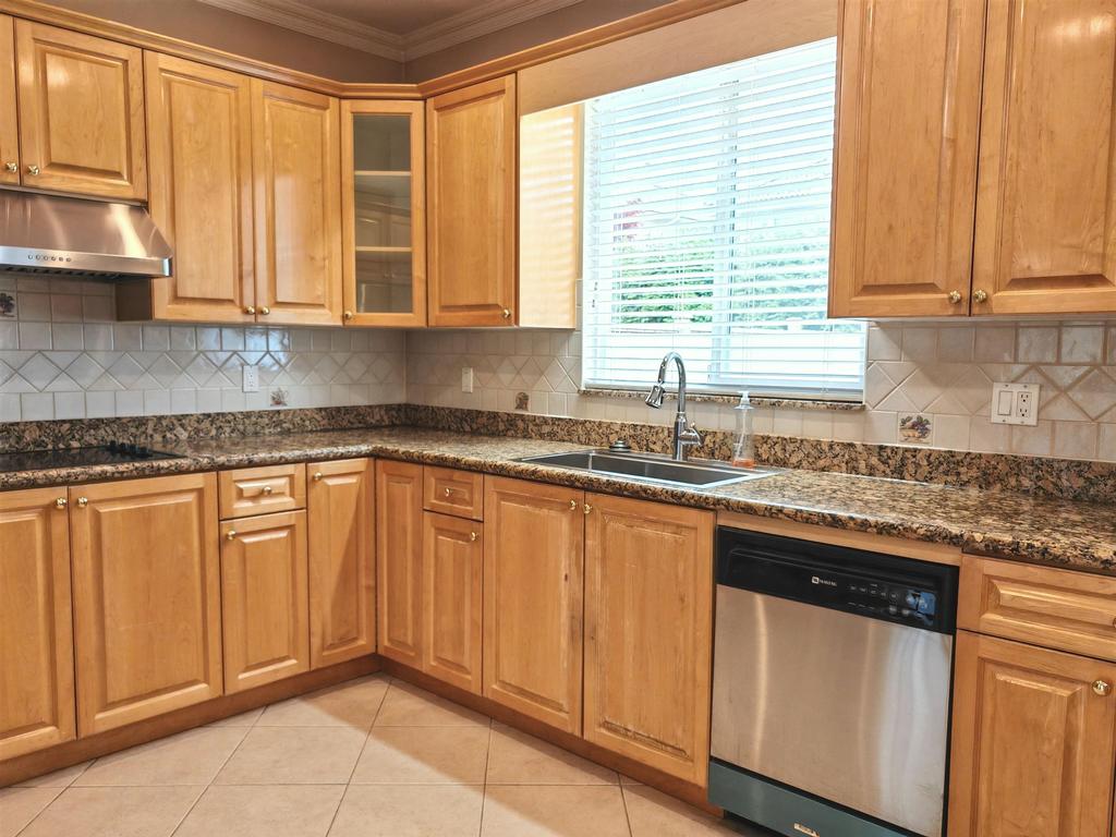 Listing Image for R3002004