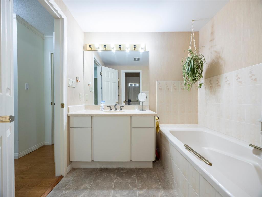 Listing Image for R3002303