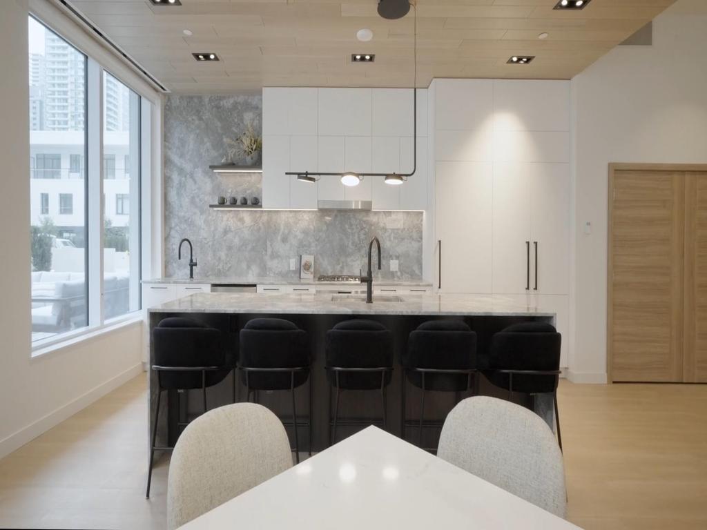 Listing Image for R3030935