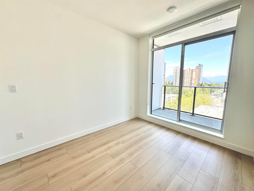 Listing Image for R3030935